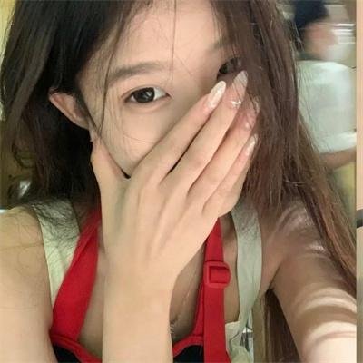 穿黄靴子的女孩